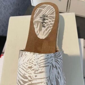 Women’s slip on sandals